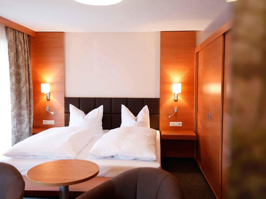 Hotel Neckartal Köngen Buitenkant foto